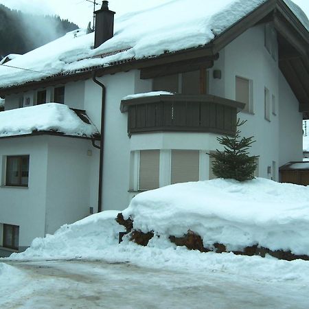 Haus Dorfschmied Hotel Flirsch Exterior foto