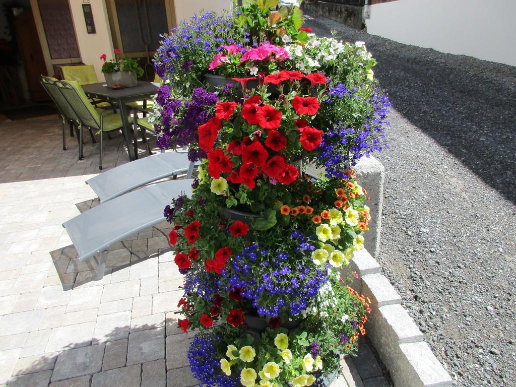 Haus Dorfschmied Hotel Flirsch Exterior foto