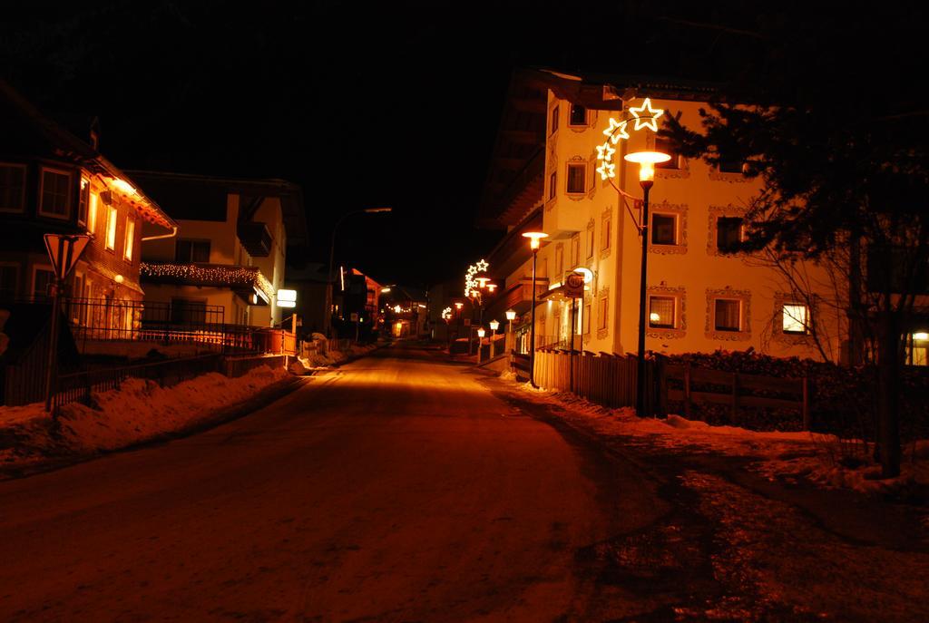Haus Dorfschmied Hotel Flirsch Exterior foto